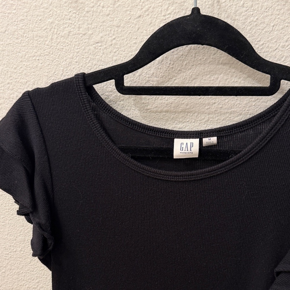 Maternity GAP Black Short flutter Sleeve Ribbed Scoop Neck Top size Medium